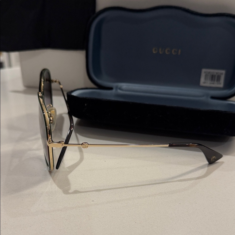 Gucci Women's Sunglasses with Green and Red Accents - Picture 2 of 5